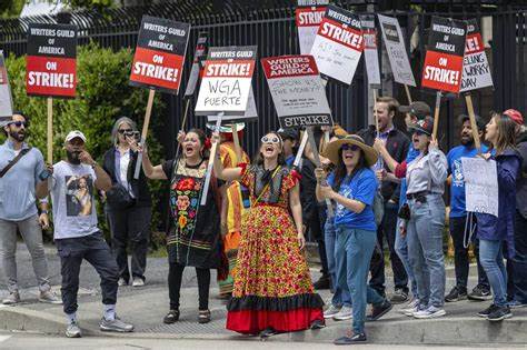 Current writers participating in the strike.